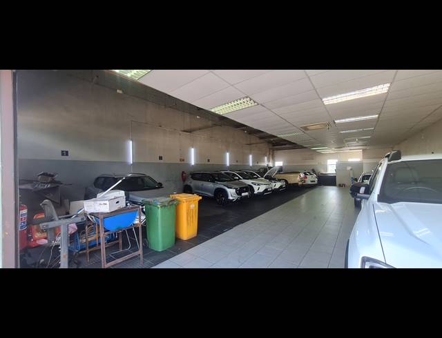 3,999M² SHOWROOM FOR SALE IN BENONI CENTRAL